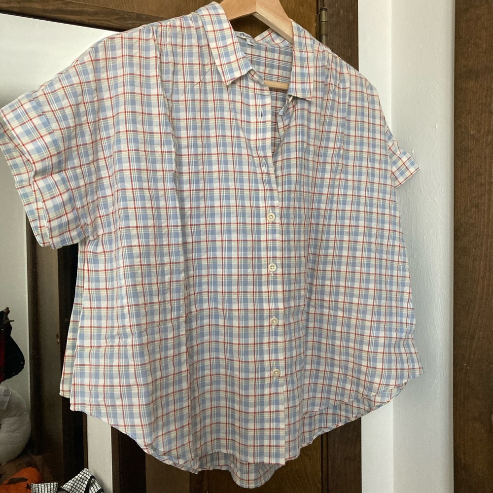 Boxy Cropped Short-Sleeve Button-Up